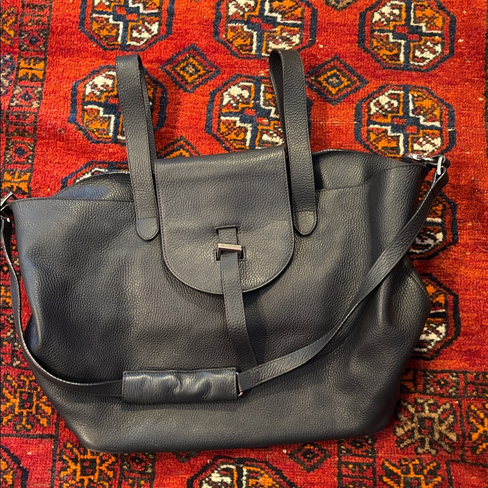 Classic Black Leather Tote Bag - Sleek Everyday Carry